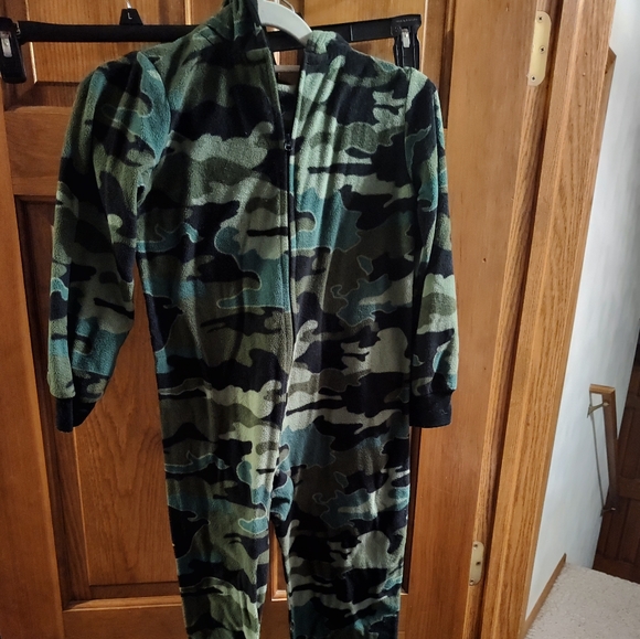 Children's Place hooded one piece pajamas - Picture 2 of 3